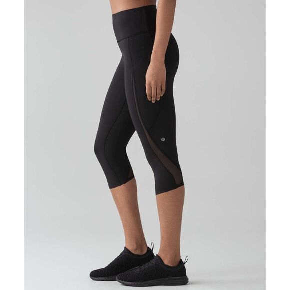 270- EUC Size 4 Lululemon Pace Perfect Crop - Picture 1 of 3